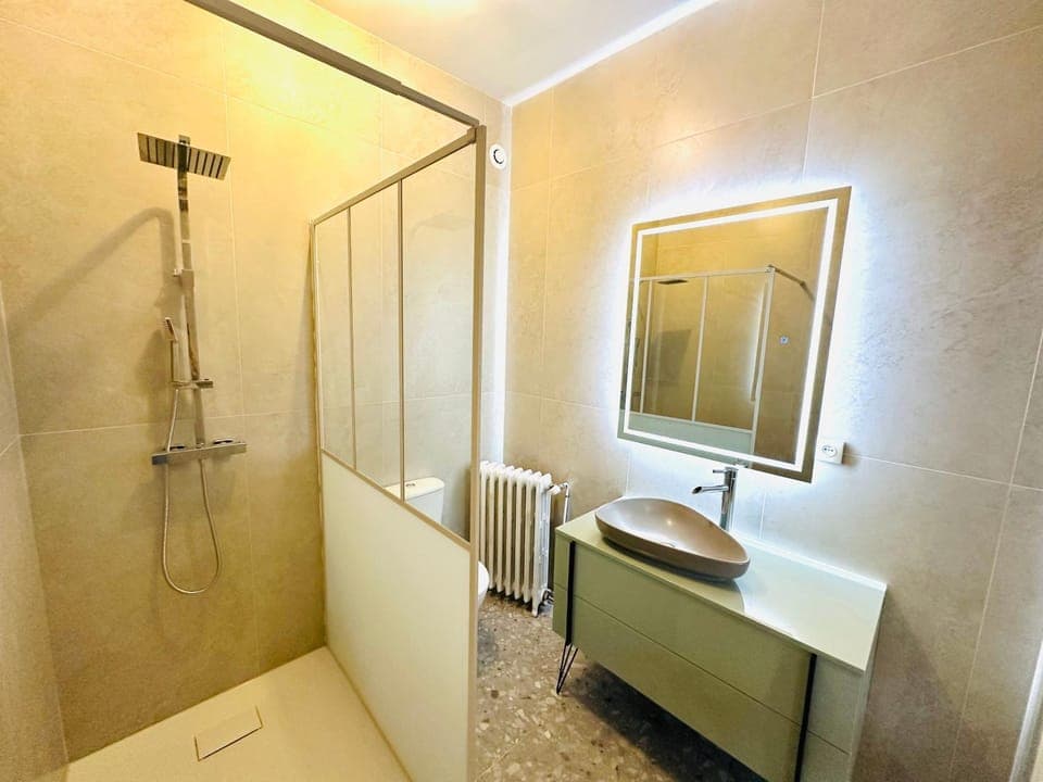 Shower, Bathroom, towels