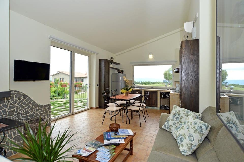 Kitchen or kitchenette, Living room