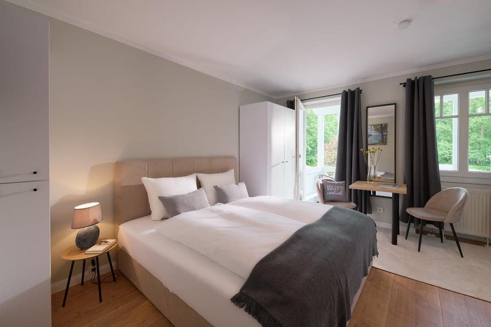 Bed, Photo of the whole room