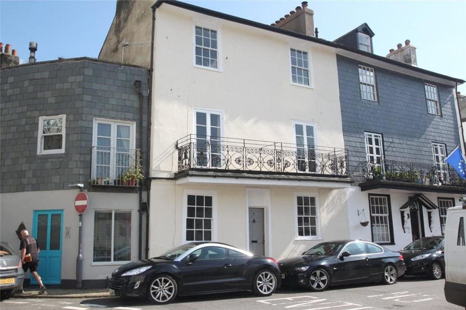 Property building, Neighbourhood