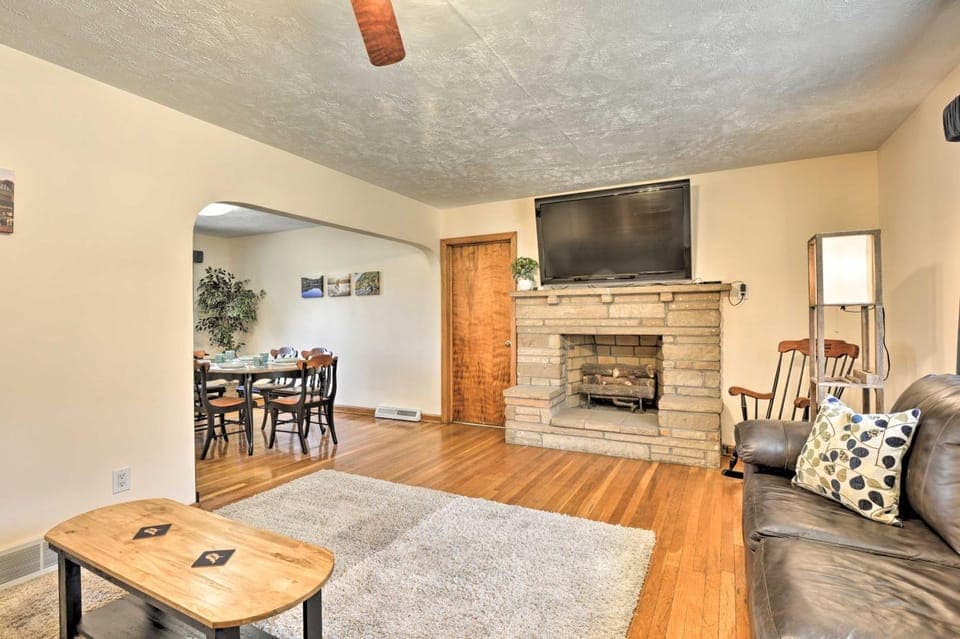 ‘Mountaineer Retreat’ - 5 Mi to WV University! House in Morgantown