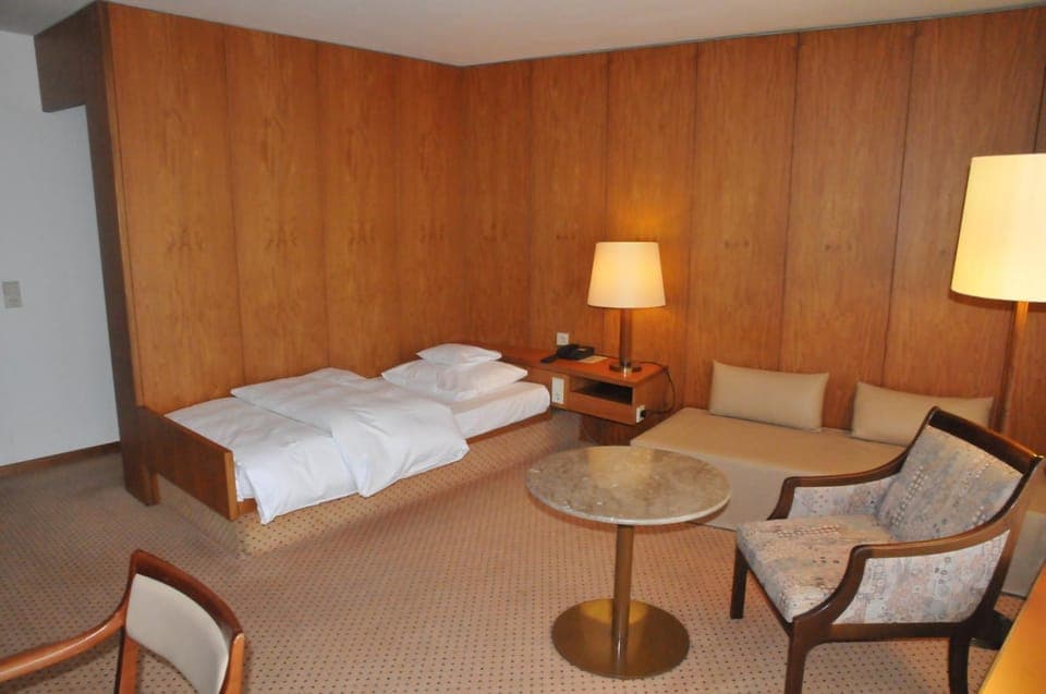 Bed, Photo of the whole room, Seating area, Bedroom