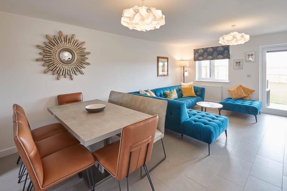 Living room, Seating area, Dining area