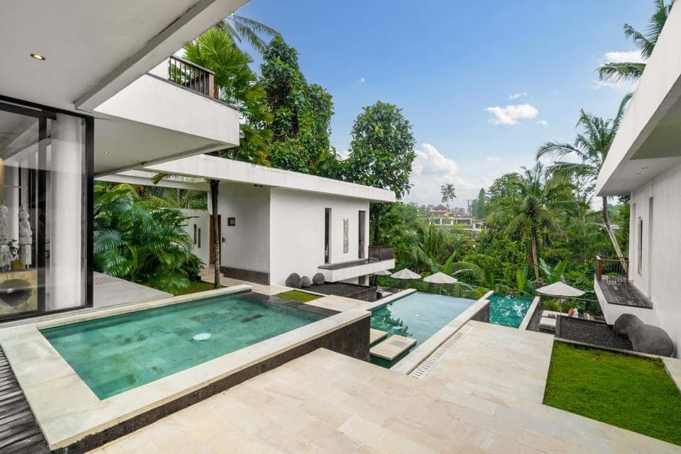 Property building, Pool view, Swimming pool, sunbed