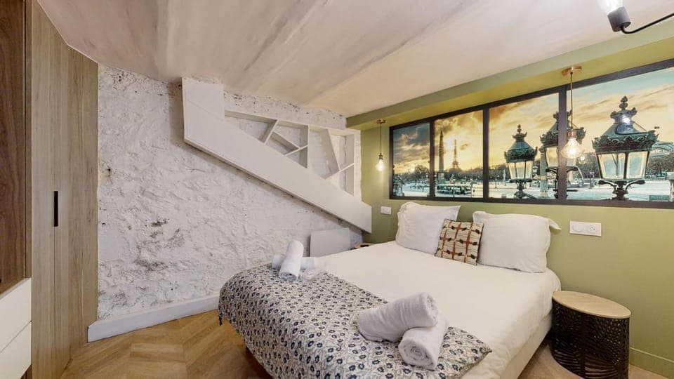 Bed, Bedroom, towels