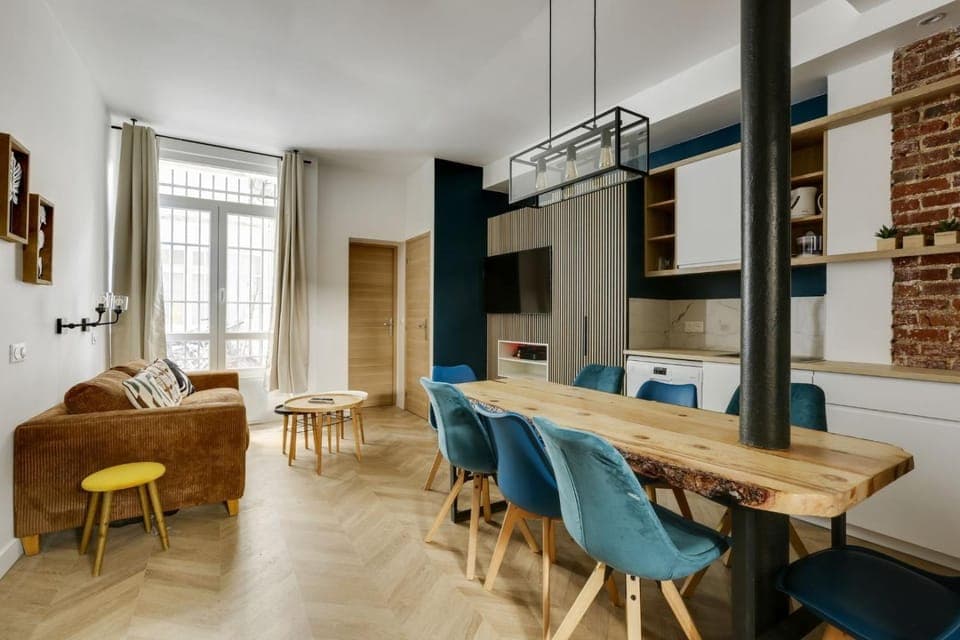 Living room, Dining area