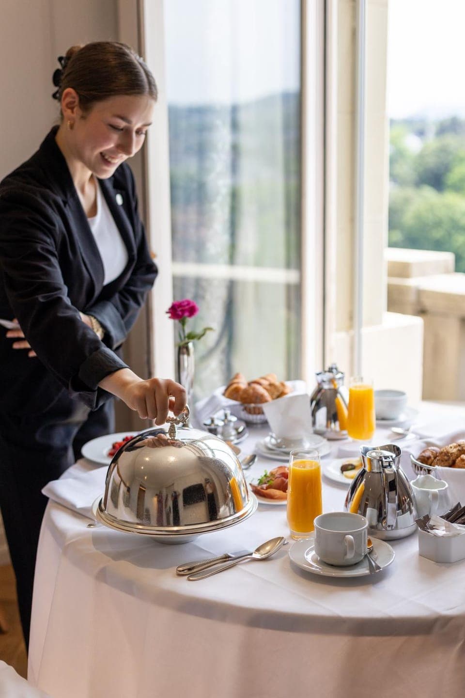 Coffee/tea facilities, Breakfast, room service