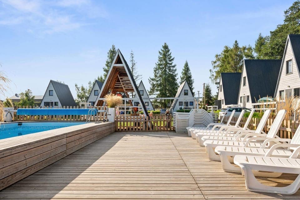 Day, Natural landscape, Pool view, Swimming pool, sunbed