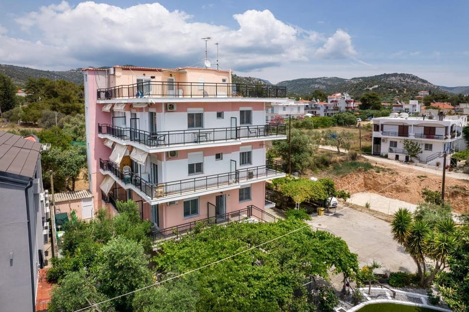 Property building, Neighbourhood