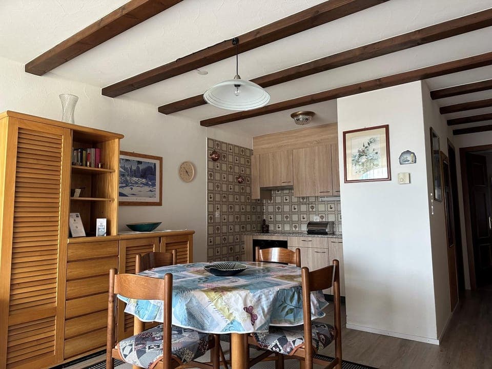 Kitchen or kitchenette, Seating area, Dining area