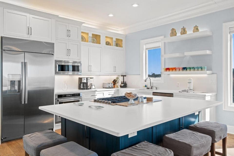 Coffee/tea facilities, Kitchen or kitchenette, Dining area, dishwasher, oven, stove, toaster