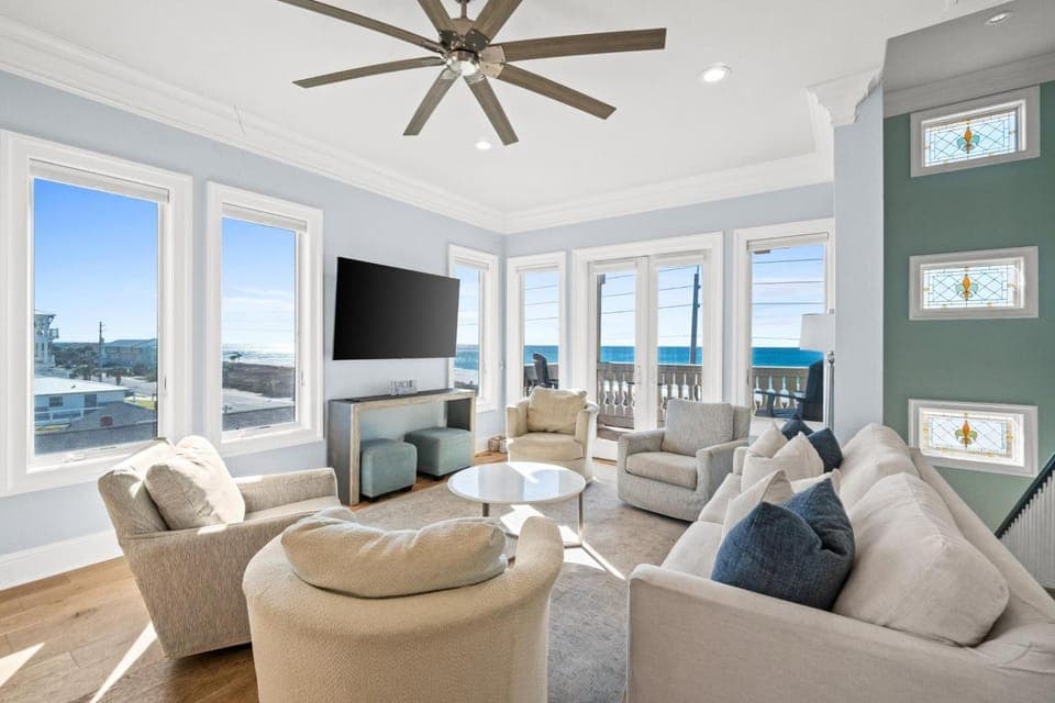 TV and multimedia, View (from property/room), Balcony/Terrace, Living room, Decorative detail, Seating area, Sea view