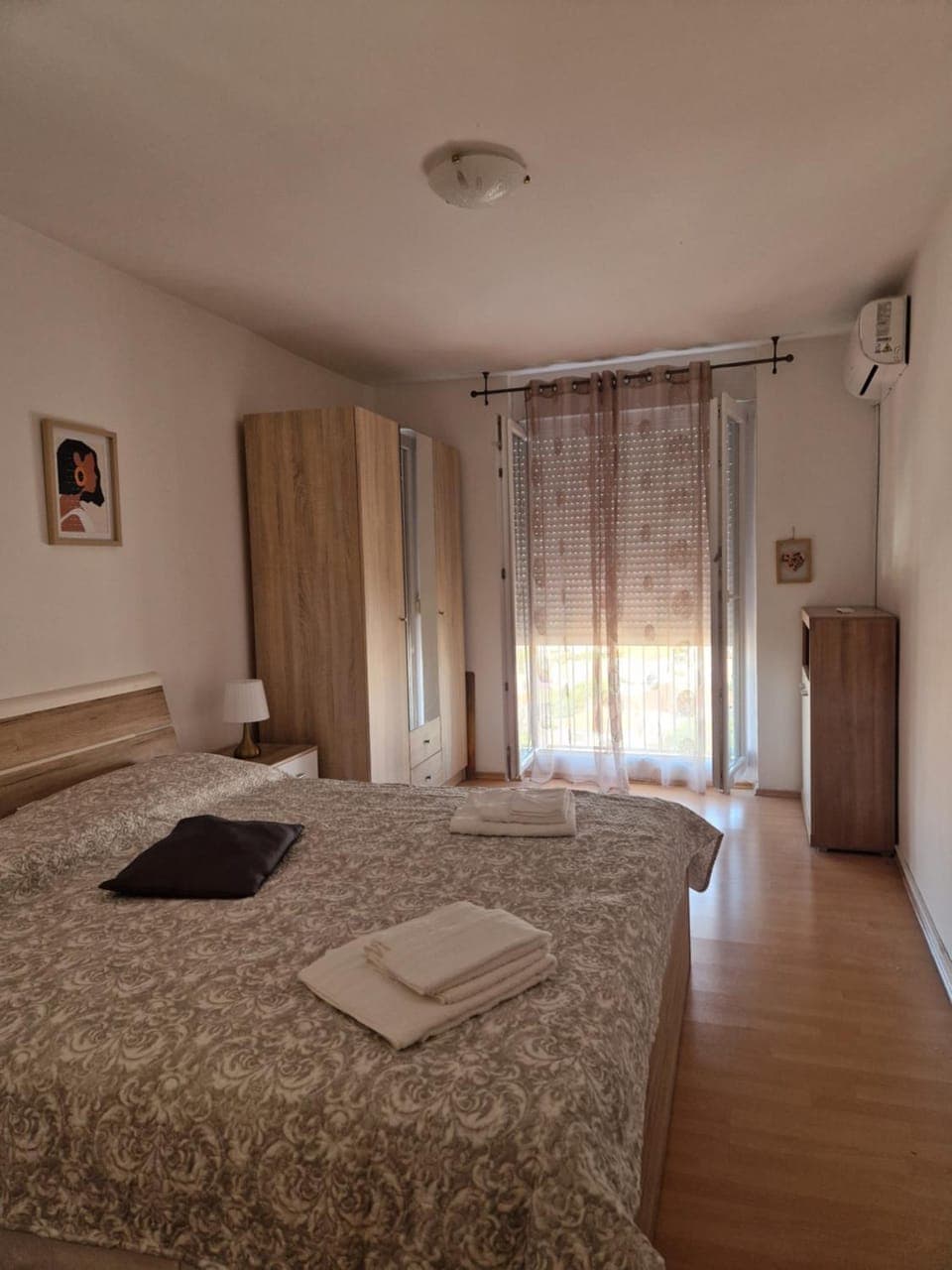 Bed, Photo of the whole room, Bedroom, wardrobe, air conditioner