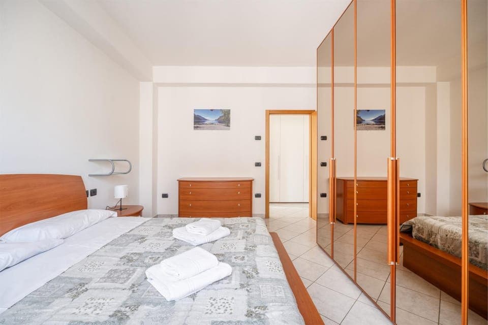 Bed, Photo of the whole room, Bedroom, towels, wardrobe