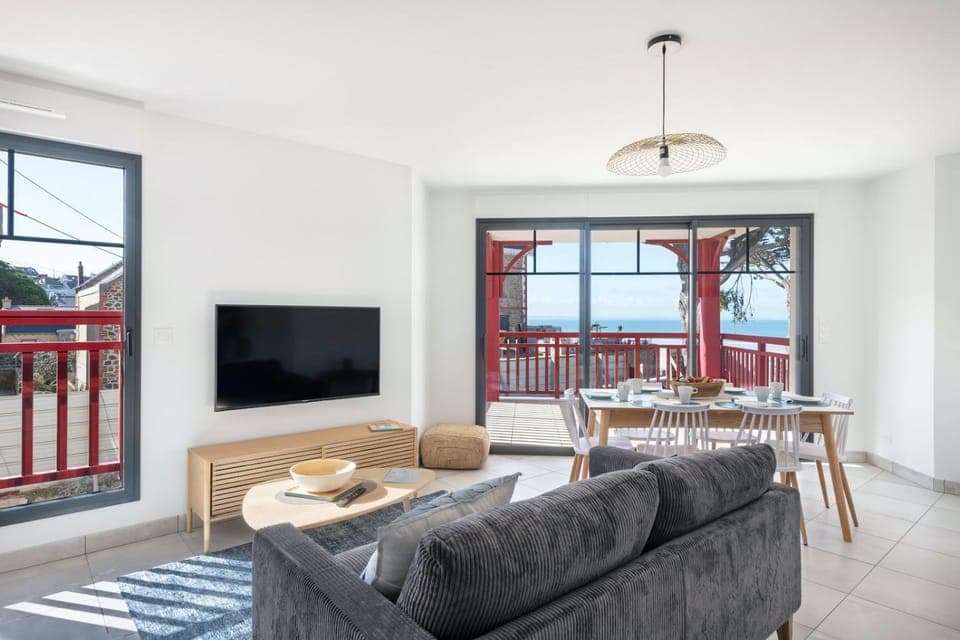 Communal lounge/ TV room, Living room