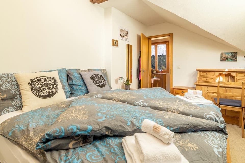 Bed, Photo of the whole room, Bedroom