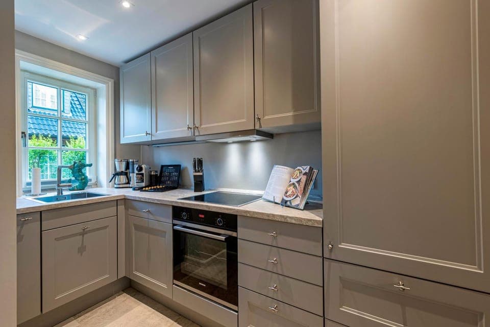 Kitchen or kitchenette, dishwasher, minibar, oven, pet friendly, stove, toaster