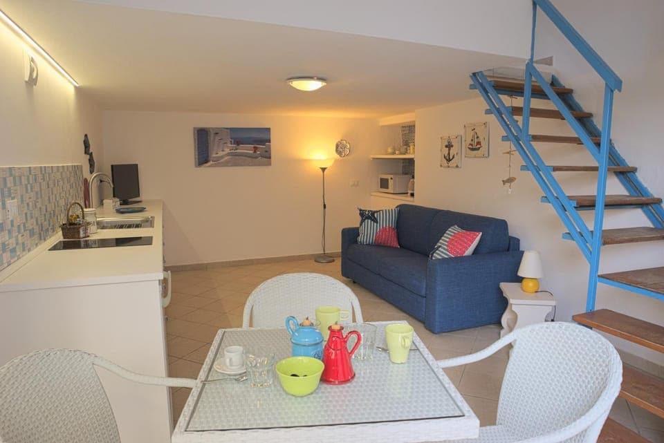 Kitchen or kitchenette, Living room