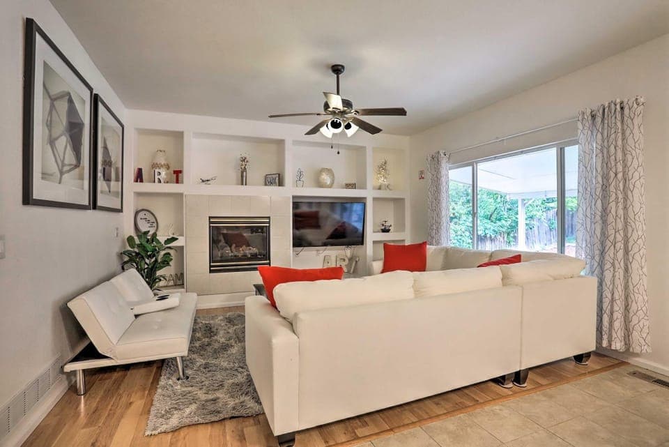 Spacious Thornton Home: 15 Mi to Downtown Denver! House in Northglenn