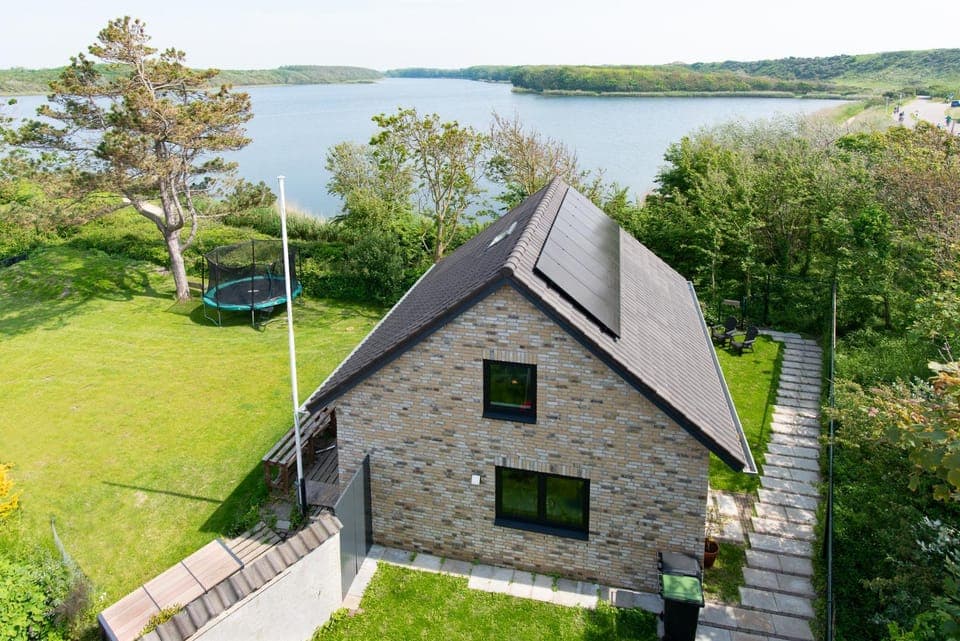 Property building, Natural landscape, Lake view, Location