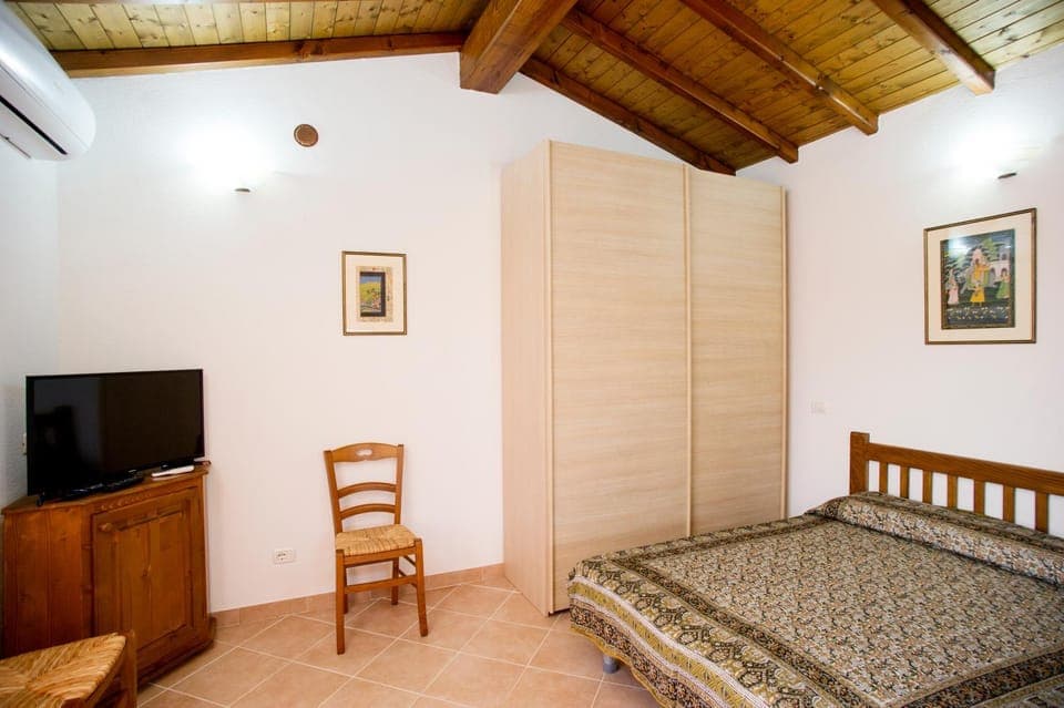 Bed, TV and multimedia, Photo of the whole room, Bedroom, wardrobe