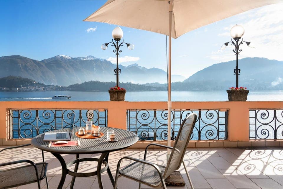 Natural landscape, View (from property/room), Balcony/Terrace, Dining area, Lake view, Mountain view