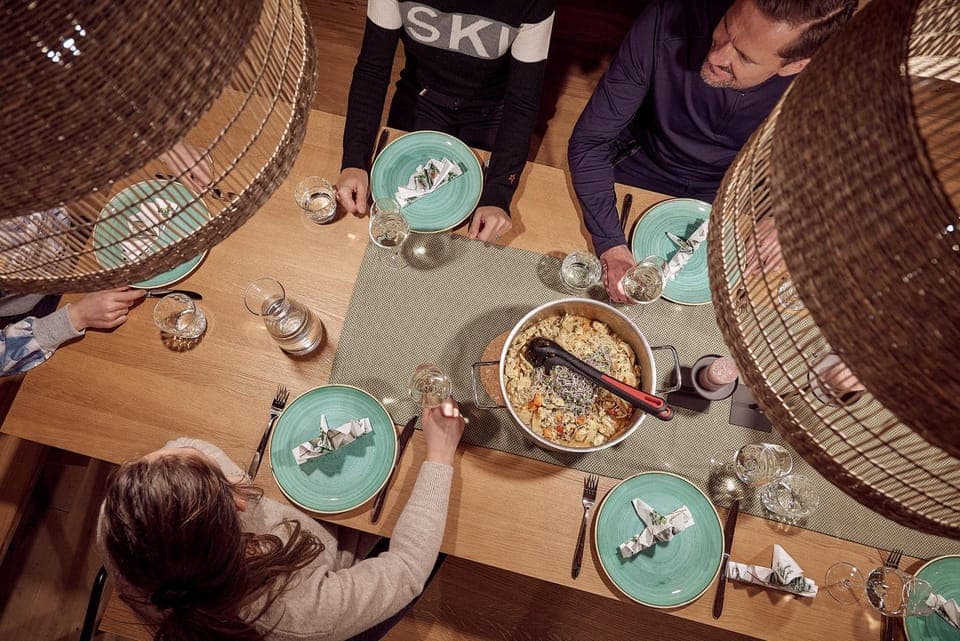 Restaurant/places to eat, Food and drinks, Photo of the whole room, Food