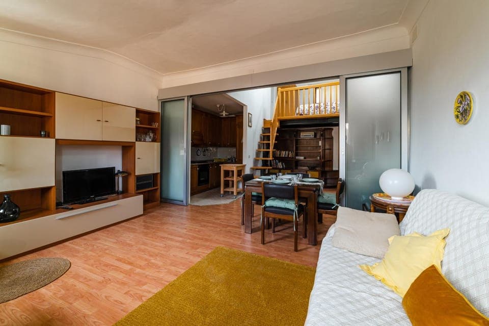 TV and multimedia, Kitchen or kitchenette, Living room, Photo of the whole room, Seating area, Dining area