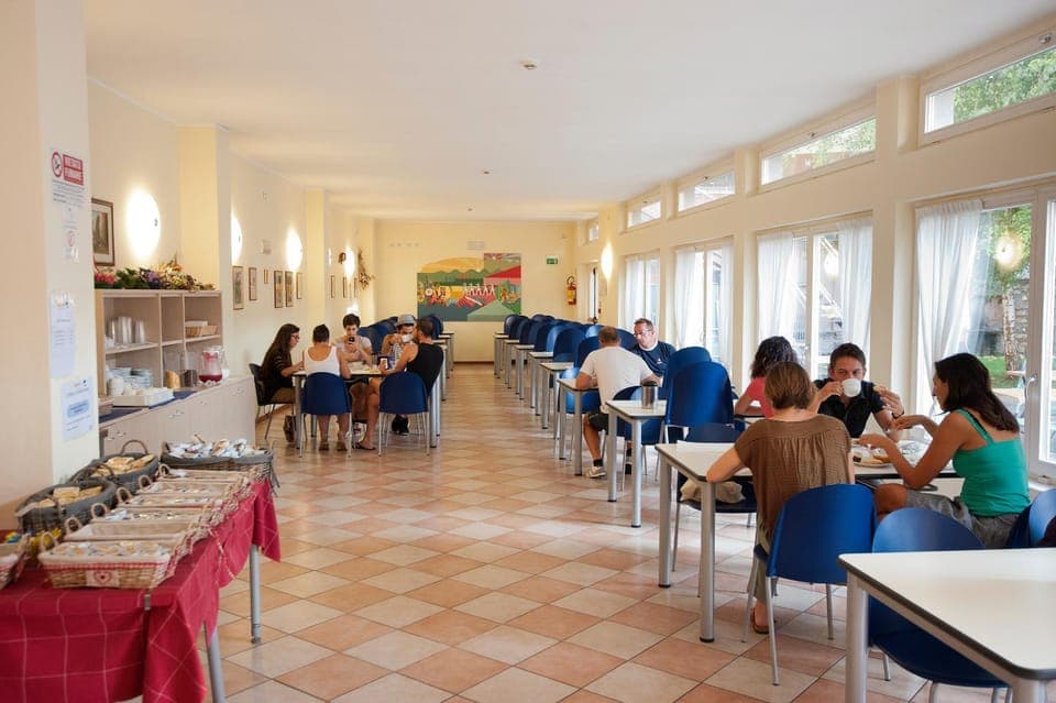 Restaurant/places to eat, People, Banquet/Function facilities, Communal kitchen, Buffet breakfast, Italian breakfast, Lunch, Dinner, Drinks, group of guests