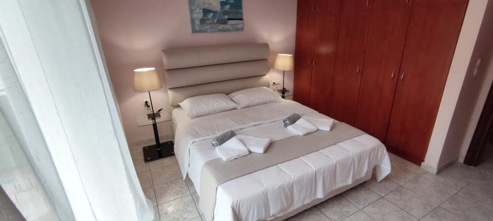 Bed, Bedroom, towels, wardrobe