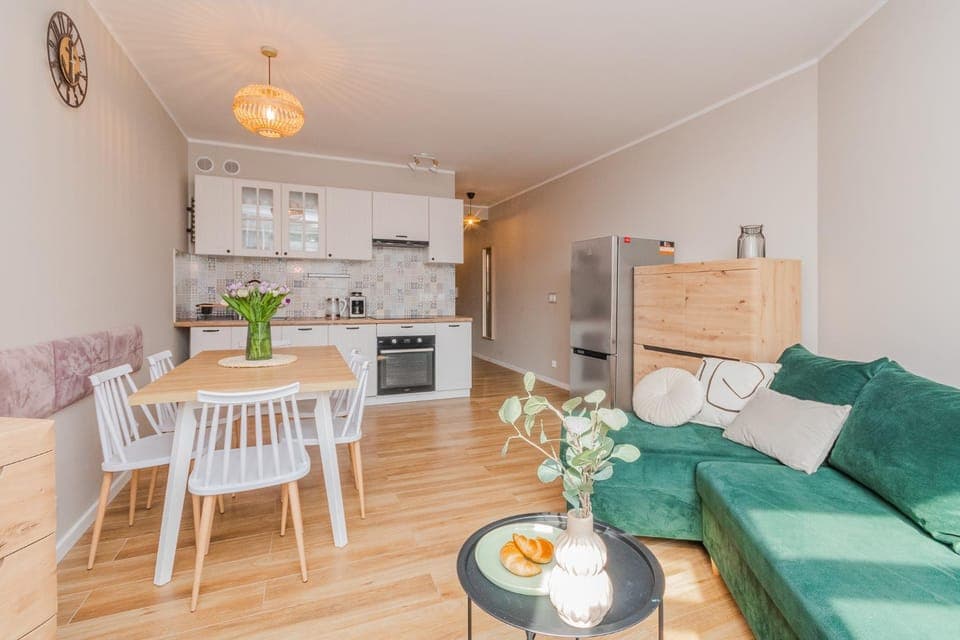 Kitchen or kitchenette, Living room, Seating area, Dining area, stove