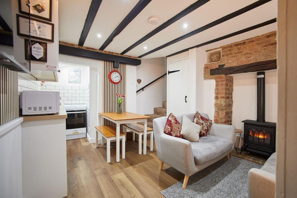 Living room, Seating area, Dining area, stove