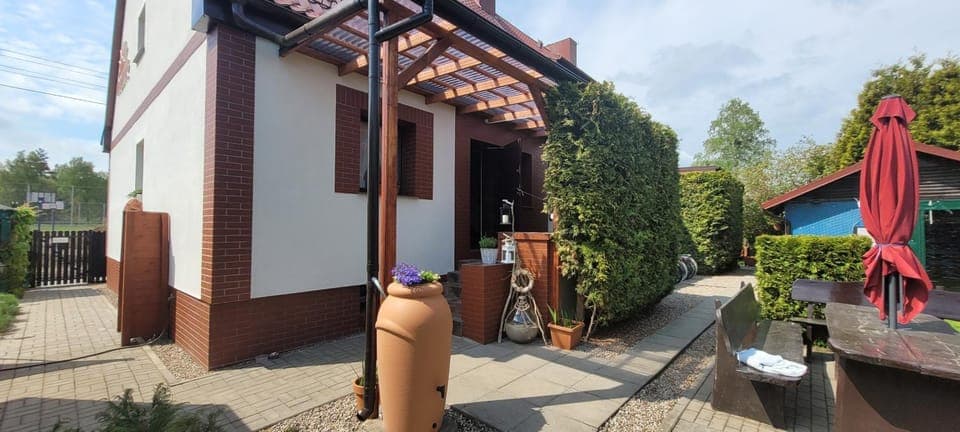 Property building, Patio, Day, Garden, Garden view