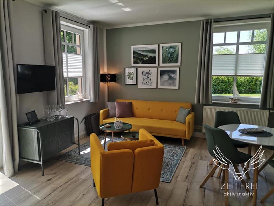 Living room, Seating area