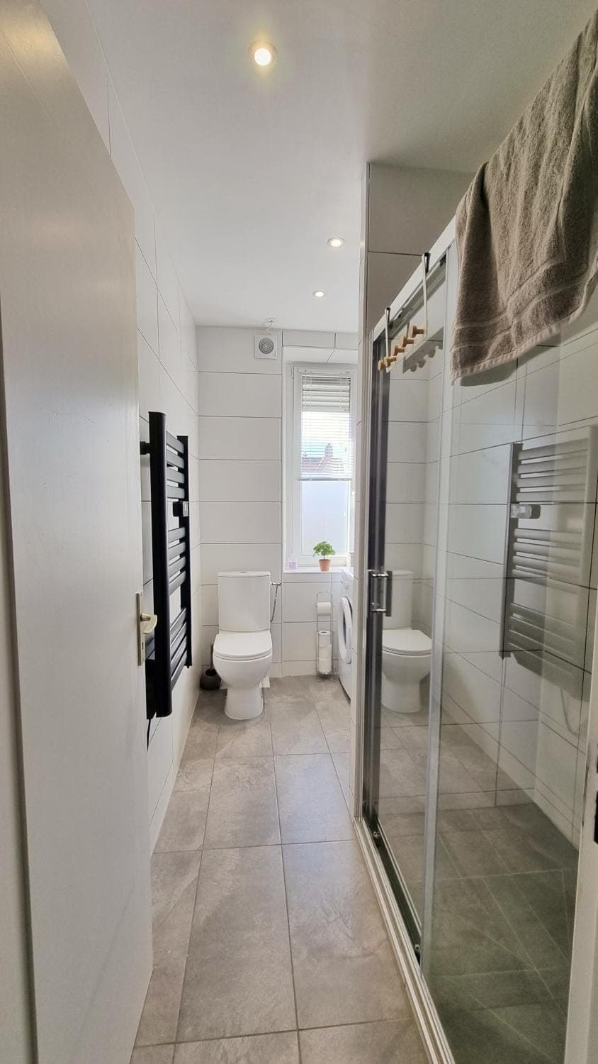 Shower, Bathroom, towels