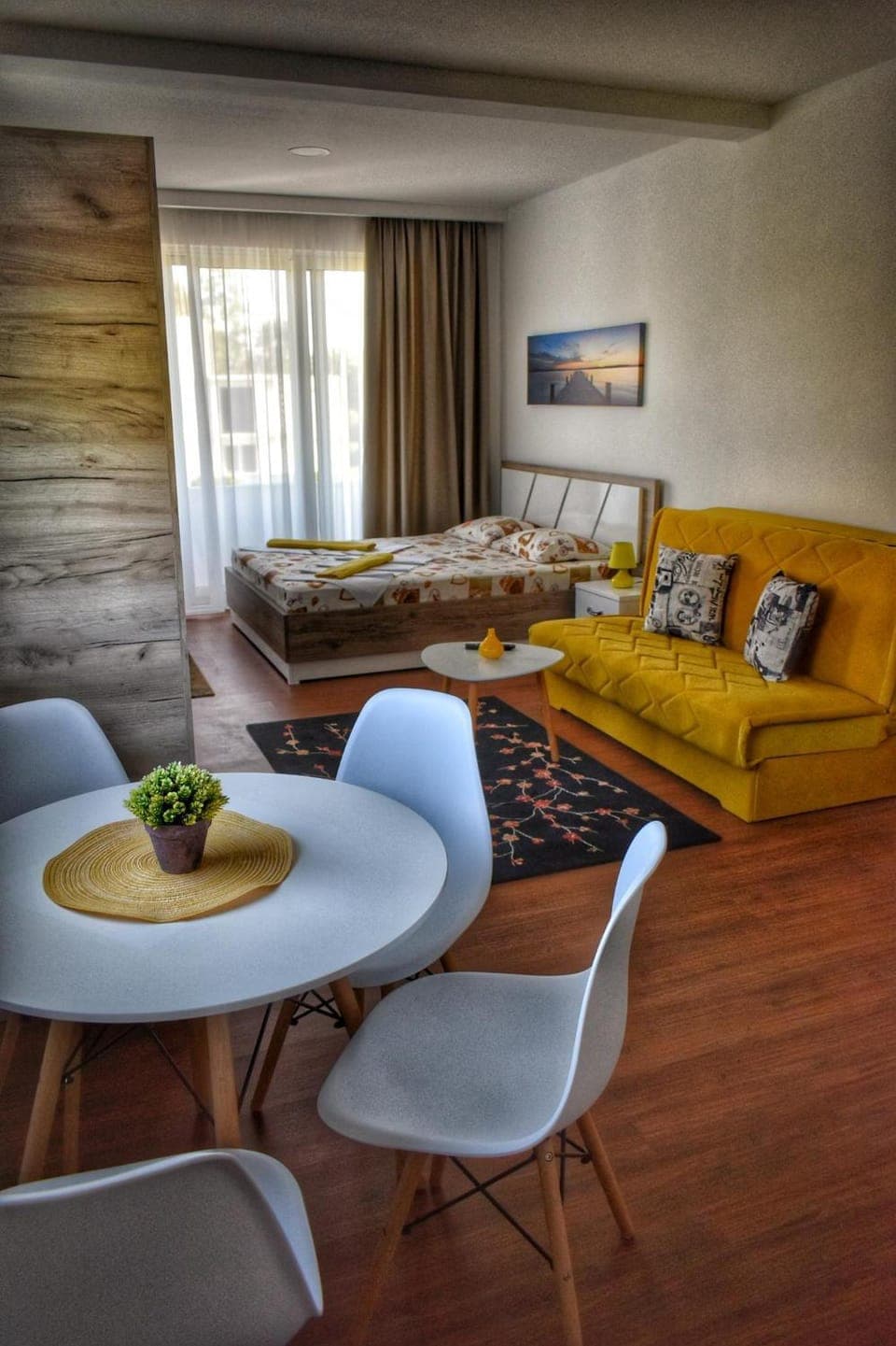 Seating area, Dining area