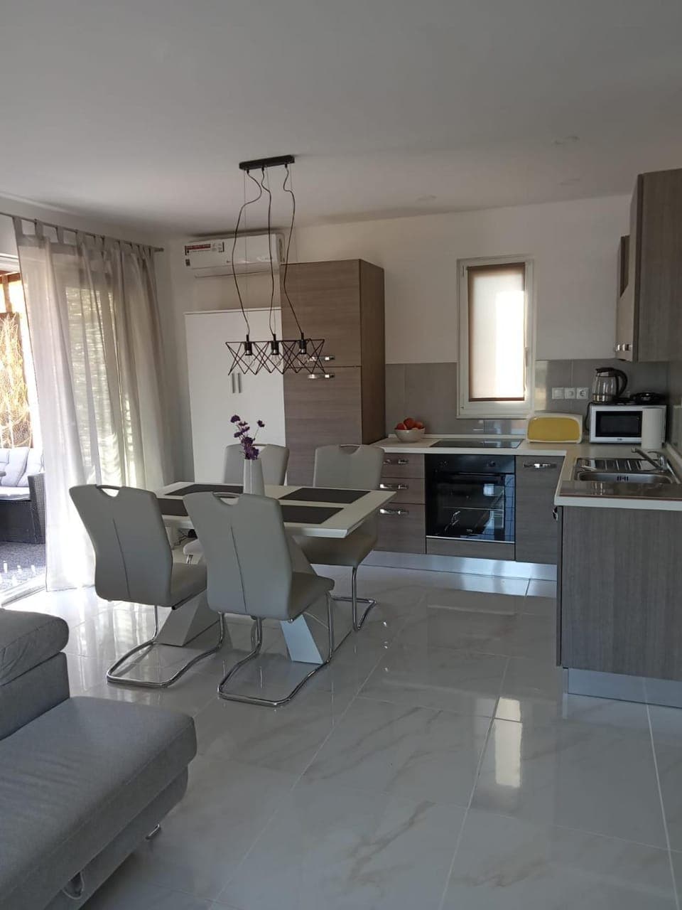 Dining area, kitchen