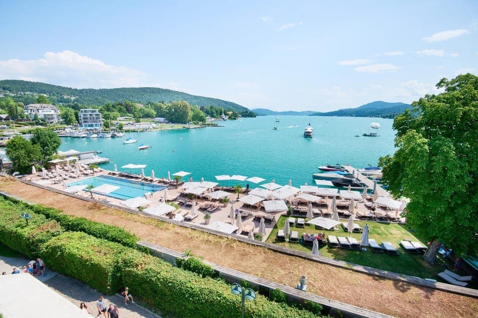 Off site, Neighbourhood, Natural landscape, Hiking, Diving, On site, Lake view, Landmark view