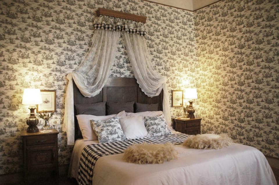 Bed, Decorative detail, Bedroom