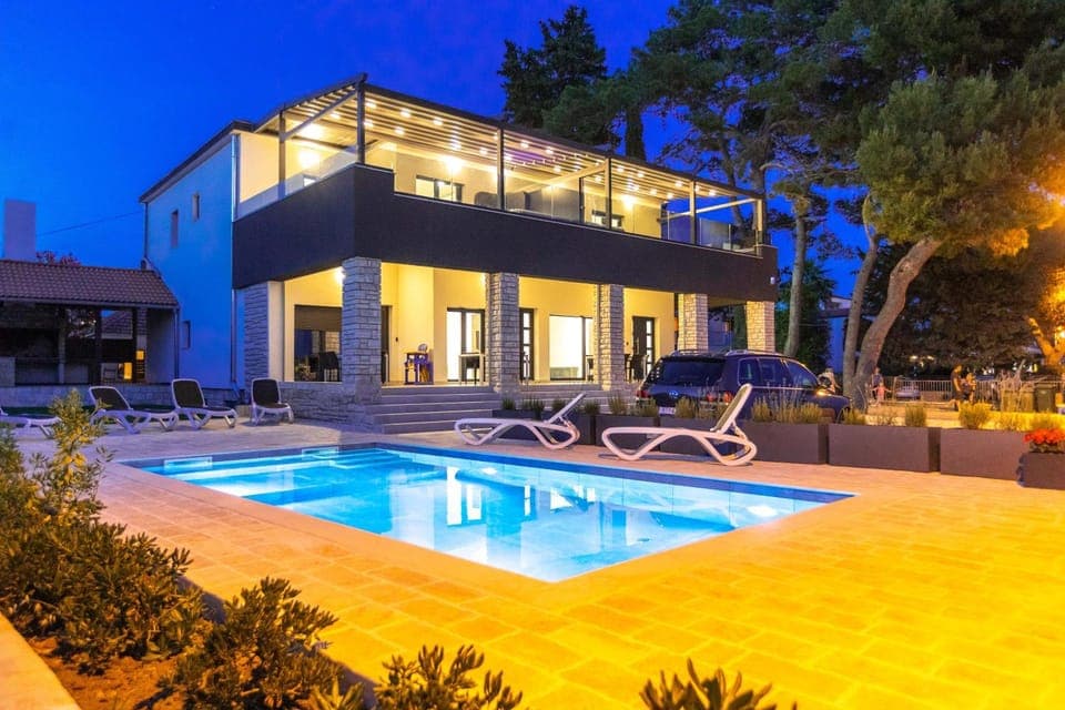 Property building, Swimming pool