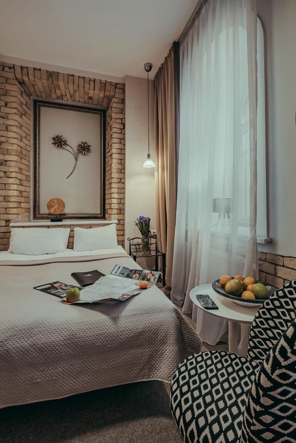 Bed, Seating area, Bedroom