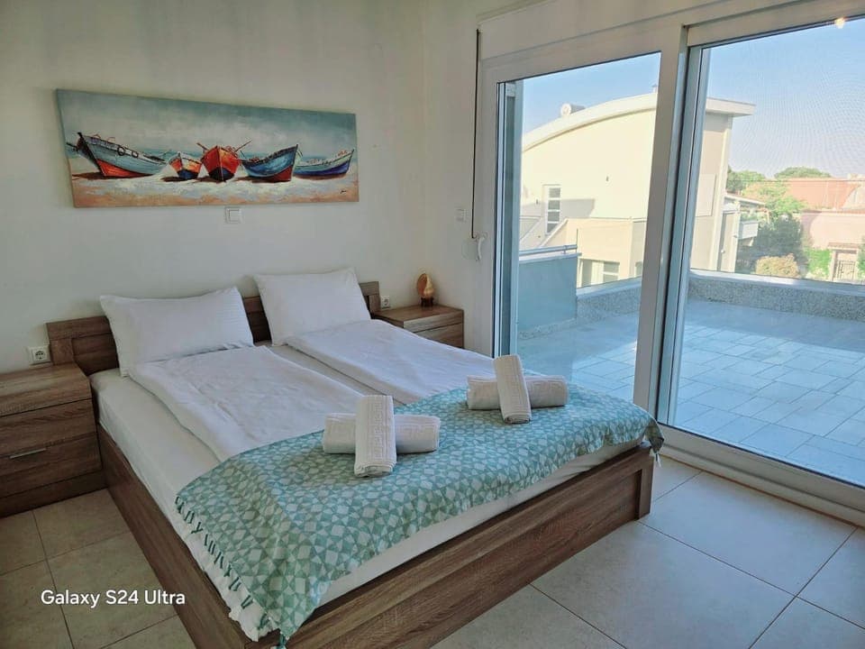 Bedroom, air conditioner