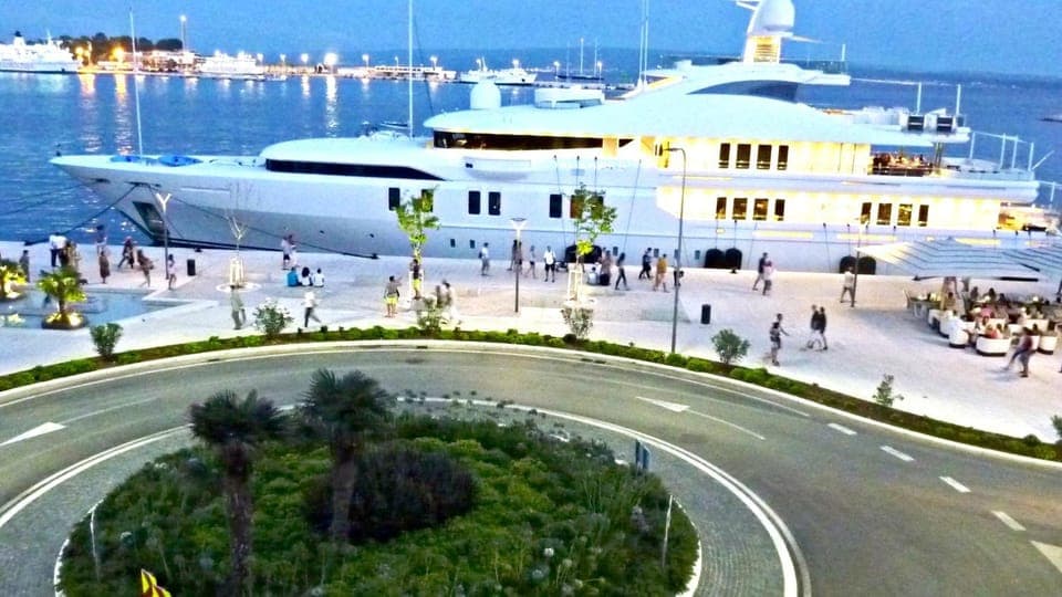 Property building, Restaurant/places to eat, Communal lounge/ TV room, Night, People, People, Natural landscape, Activities, Bird's eye view, View (from property/room), View (from property/room), Balcony/Terrace, Balcony/Terrace, Kitchen or kitchenette, Living room, Other, Other, Photo of the whole room, Dining area, Logo/Certificate/Sign, Logo/Certificate/Sign, Communal kitchen, Text overlay, Text overlay, City view, City view, Landmark view, Landmark view, Mountain view, Sea view, Sea view, Street view, Street view, Area and facilities, Quiet street view