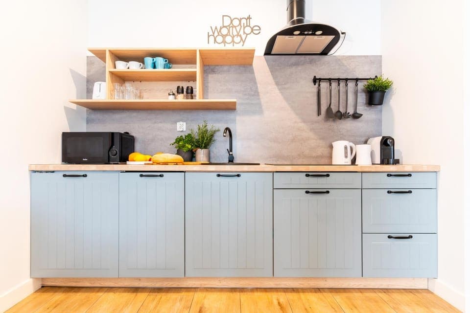 Coffee/tea facilities, microwave, kitchen