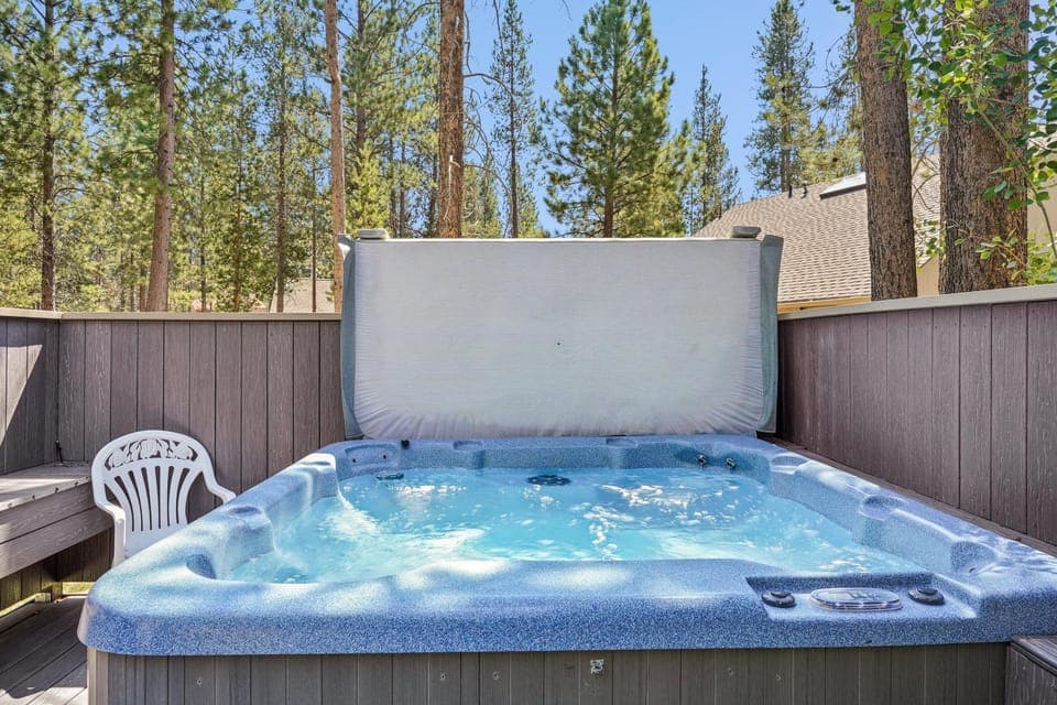 1 Colonial Private Family Vacation Home features Bikes to Explore Sunriver House in Sunriver