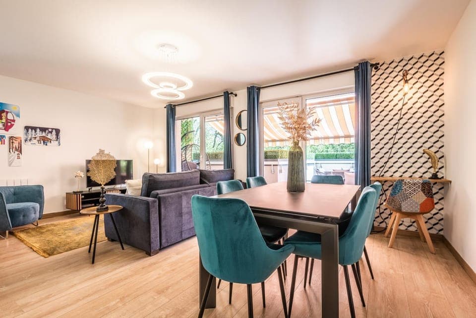 Living room, Seating area