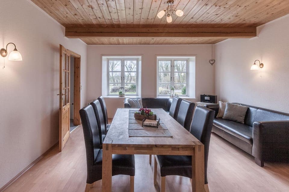 Seating area, Dining area