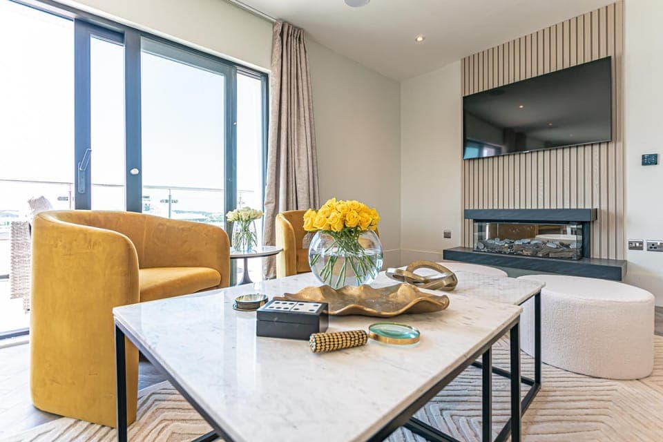 TV and multimedia, Living room, Seating area, Dining area