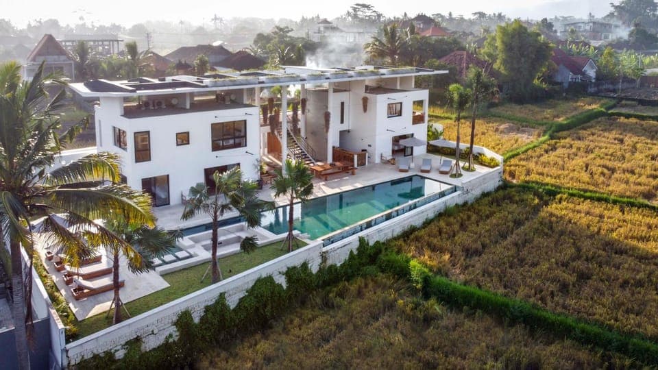 Property building, Natural landscape, Bird's eye view, Swimming pool, internet