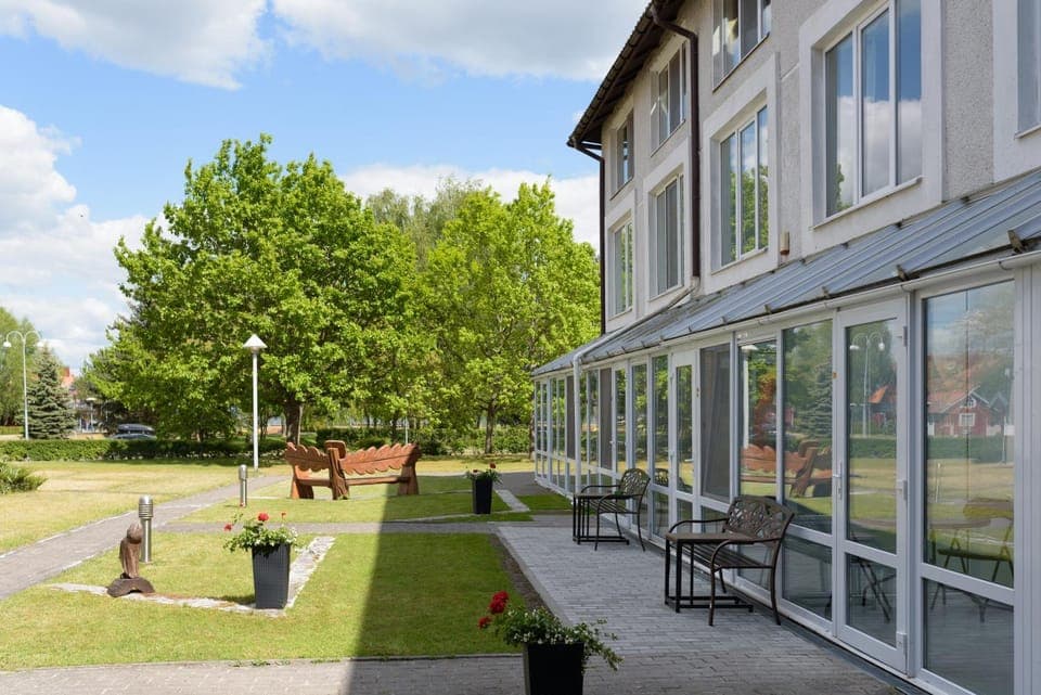 Property building, Patio, Area and facilities